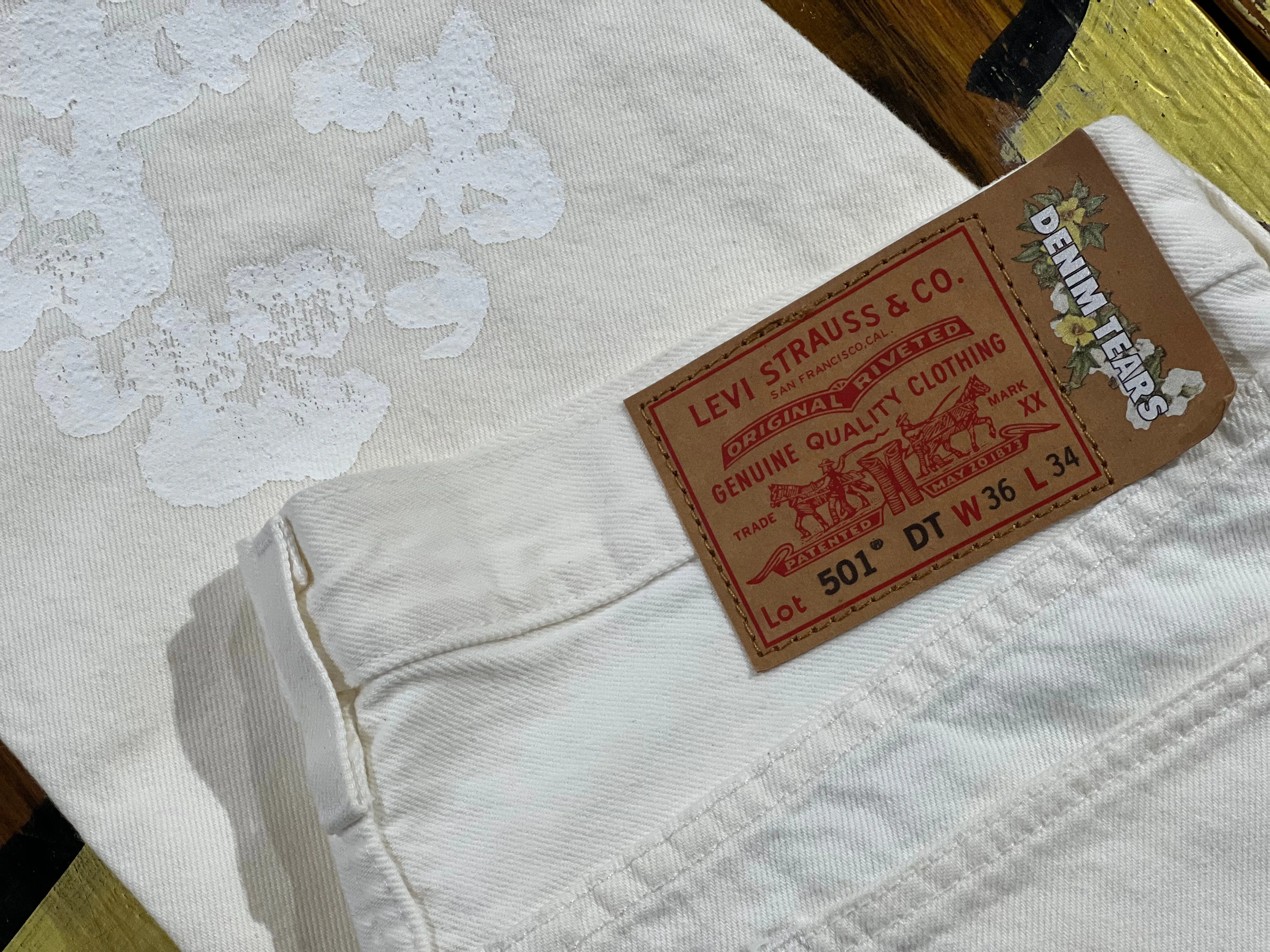 NEW Denim Tears x Levis Wreath Jeans - White Monotone